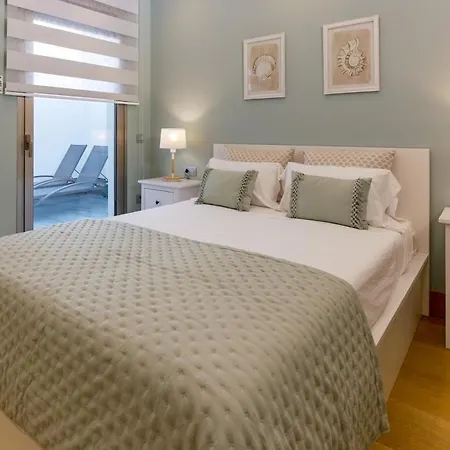 Luxury Small With Heated Pool In Cristianos