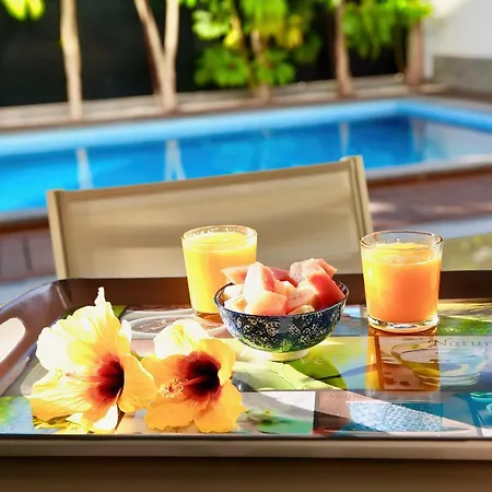 Portofino With Pool In Cristianos Couette-café *